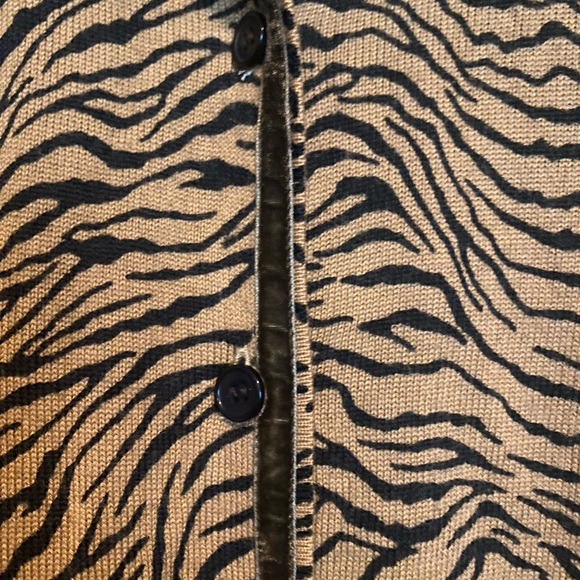 Orvis Size L Sweater Cardigan Wool Blend Velvet Trim Brown Animal Print - Picture 4 of 4